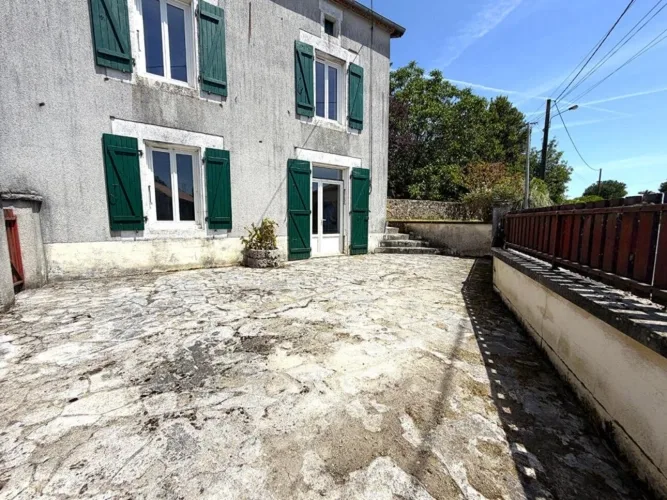 Maison de 83m² habitables avec 2 chambres, dépendances et jardin de 1393m² — photo 2