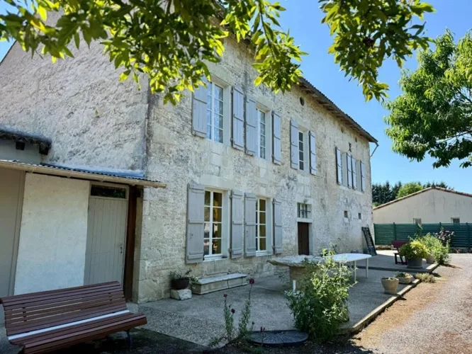 Belle Demeure de Caractère avec Plus de 5 000 m² de Terrain, Verger et Dépendances — photo 2