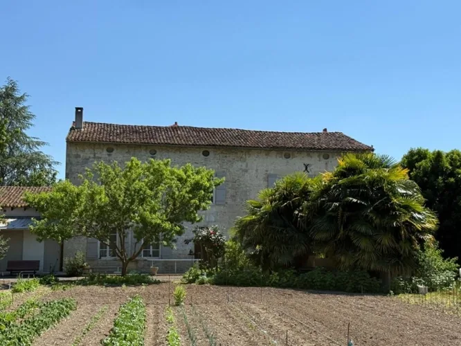 Belle Demeure de Caractère avec Plus de 5 000 m² de Terrain, Verger et Dépendances — photo 3