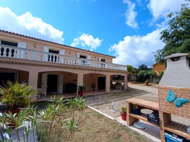 Maison familiale secteur calme sur hauteurs de Boulazac prche centre ville