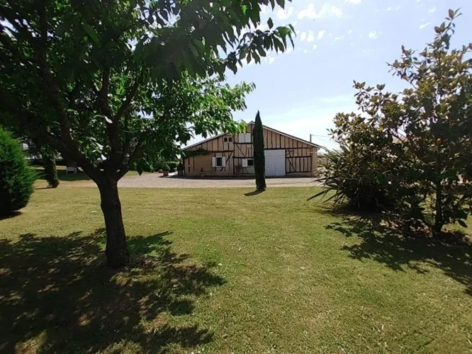 Ancienne propriété agricole avec dépendances au calme — photo 5