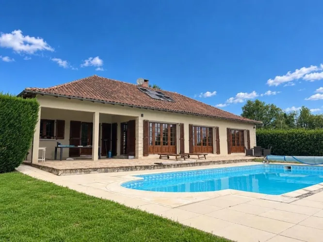 Villa  3 chambres sur un grand parc avec vue, endroit calme