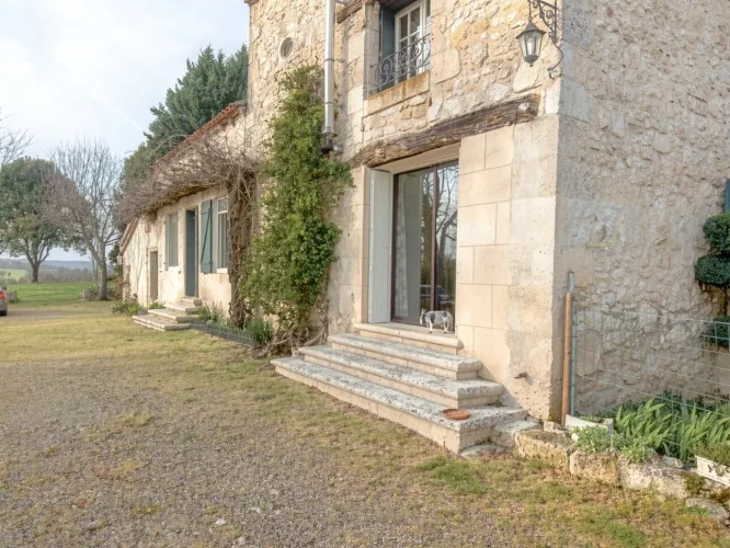Demeure d'Exception de 1632 : L'Âme de la Pierre et Vue à 360° — photo 5
