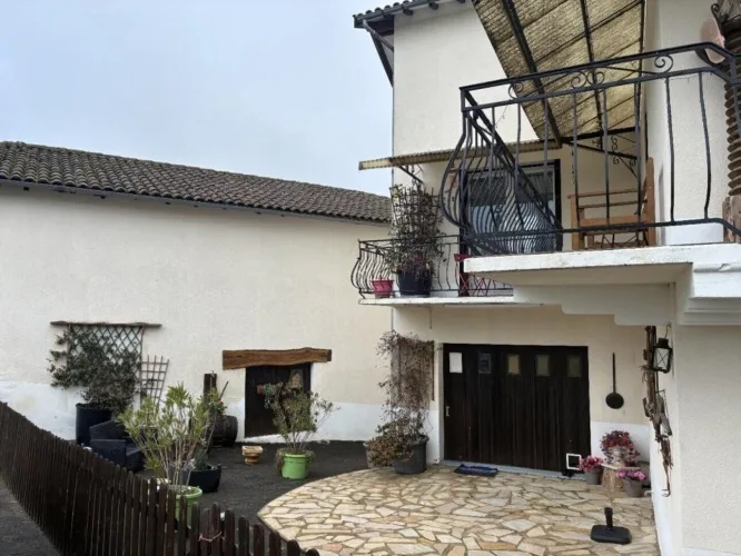 Large family home in the heart of the countryside