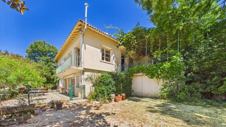 Maison des années 1970 dans la vallée