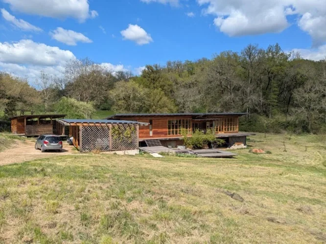Maison en bois bioclimatique sur grand terrain — photo 3