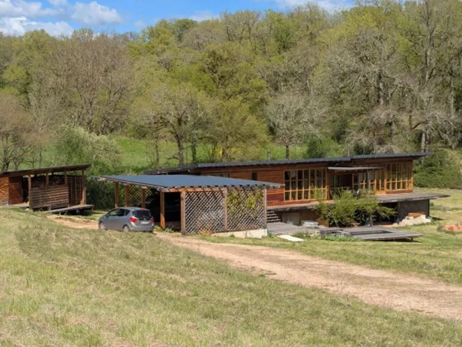 Maison en bois bioclimatique sur grand terrain — photo 4