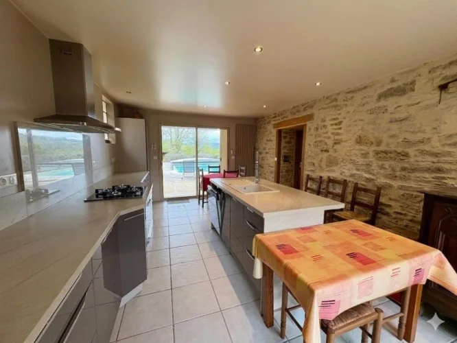 Maison en pierre rénovée Charme, Confort et piscine — photo 3