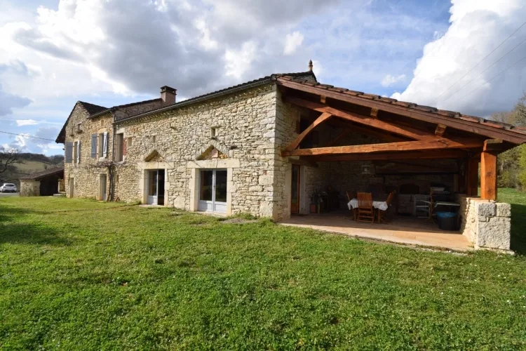 Propriete à vendre 7 pièces VERS (46)