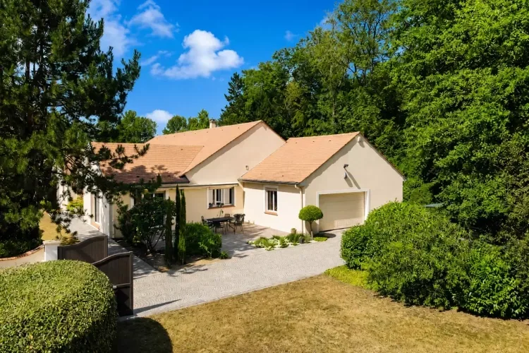 Ranch en lisière de forêt à Ozoir-La-Ferrière — photo 2