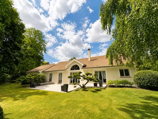 Ranch en lisière de forêt à Ozoir-La-Ferrière — photo 3
