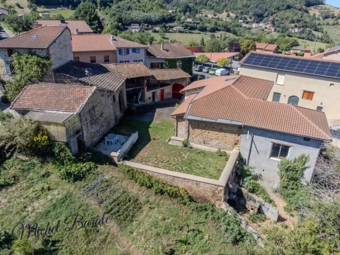 Ferme rénovée 205 m² – 6 chambres – terrain 16 000 m² – géothermie – vue – Montromant (69) — photo 2