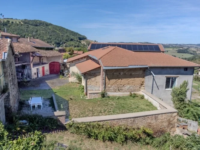 Ferme rénovée 205 m² – 6 chambres – terrain 16 000 m² – géothermie – vue – Montromant (69) — photo 3
