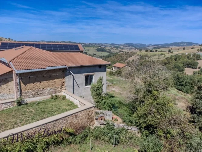 Ferme rénovée 205 m² – 6 chambres – terrain 16 000 m² – géothermie – vue – Montromant (69) — photo 4