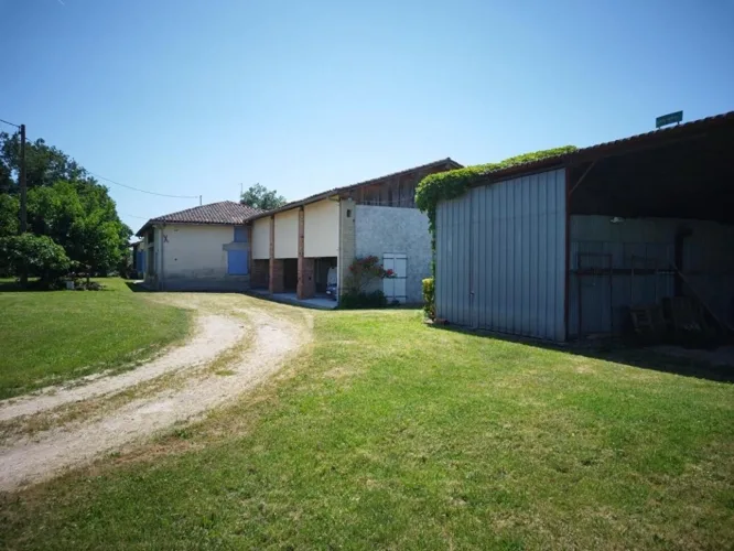 Ancienne ferme et ses dépendances avec 16ha — photo 3