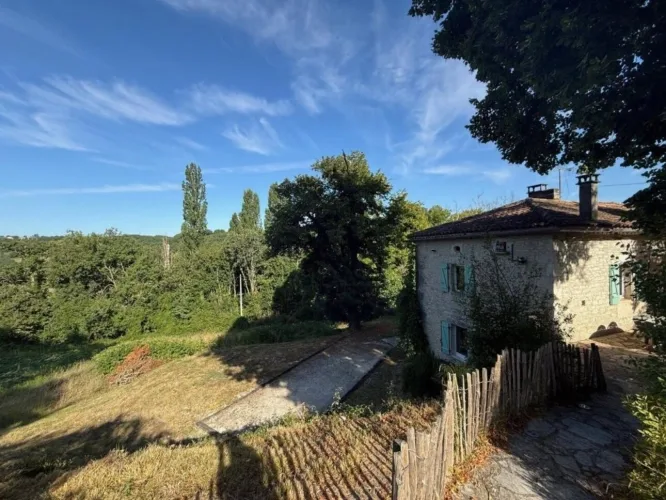 Dans la campagne de Lauzerte - Belle maison en pierre composée de deux logements, idéale pour investissement locatif ou projet mixte