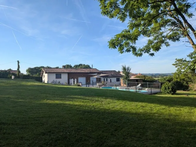 Magnificent renovated farmhouse near Montauban