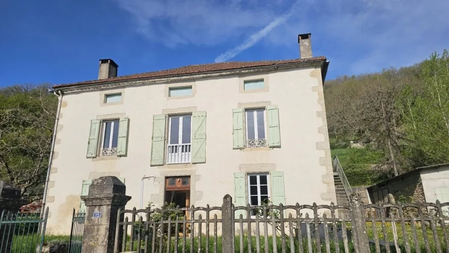 Maison de charme spacieuse dans village médiéval Caylus