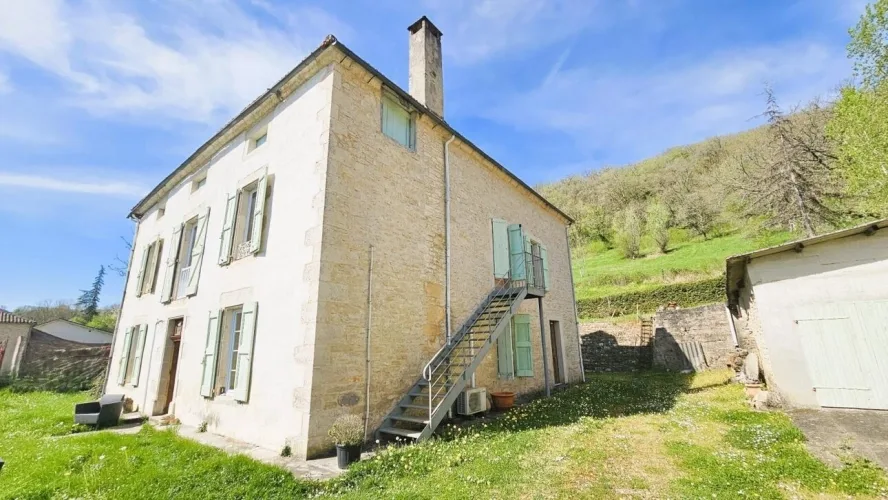 Maison de charme spacieuse dans village médiéval Caylus — photo 2