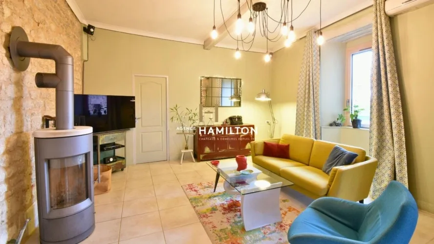 CHARMANTE PROPRIETE AVEC PRAIRIES, PISCINE, GARAGE ET BATIMENTS ANNEXES — photo 5