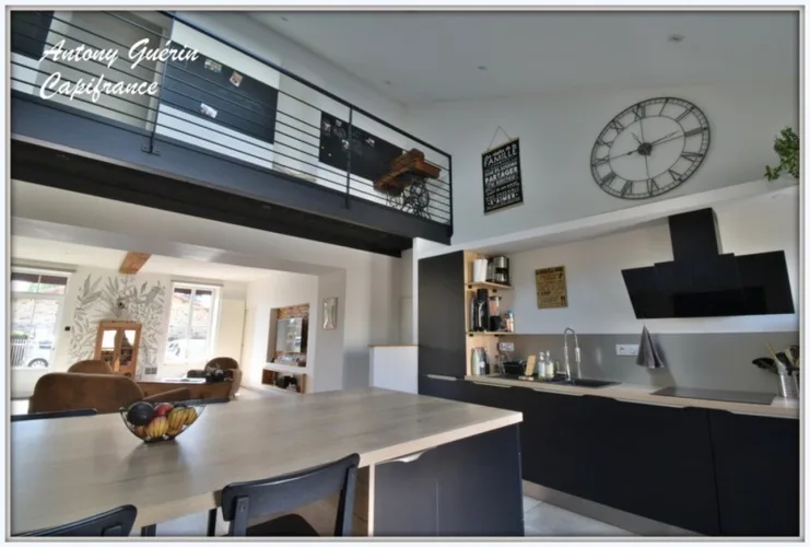 Grange rénovée de caractère avec dépendance 9 pièces-252 m² Habitable-MESNARD LA BAROTIERE — photo 4