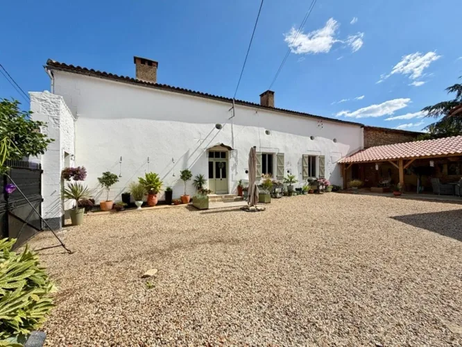 Maison de campagne de caractère avec dépendances et potentiel chambres d'hôtes