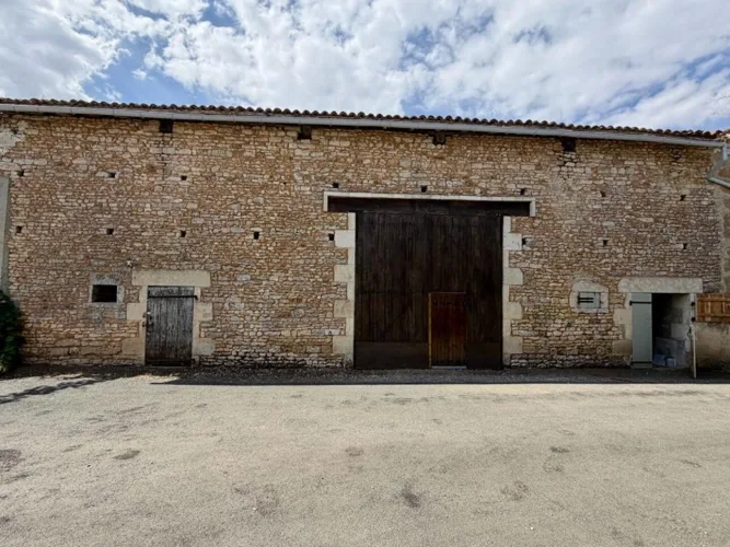Maison de campagne de caractère avec dépendances et potentiel chambres d'hôtes — photo 2