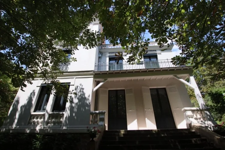 VILLA D'EXCEPTION DE 8 PIECES – UN JOYAU DU PATRIMOINE OVILLOIS — photo 3