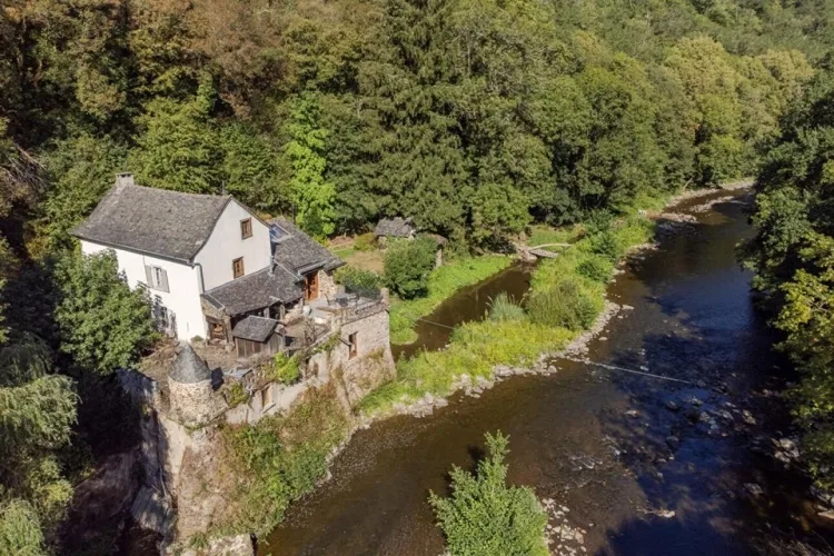 Ancien moulin au bord du Viaur -Vue magnifique sur l'eau - 185 m² habitables