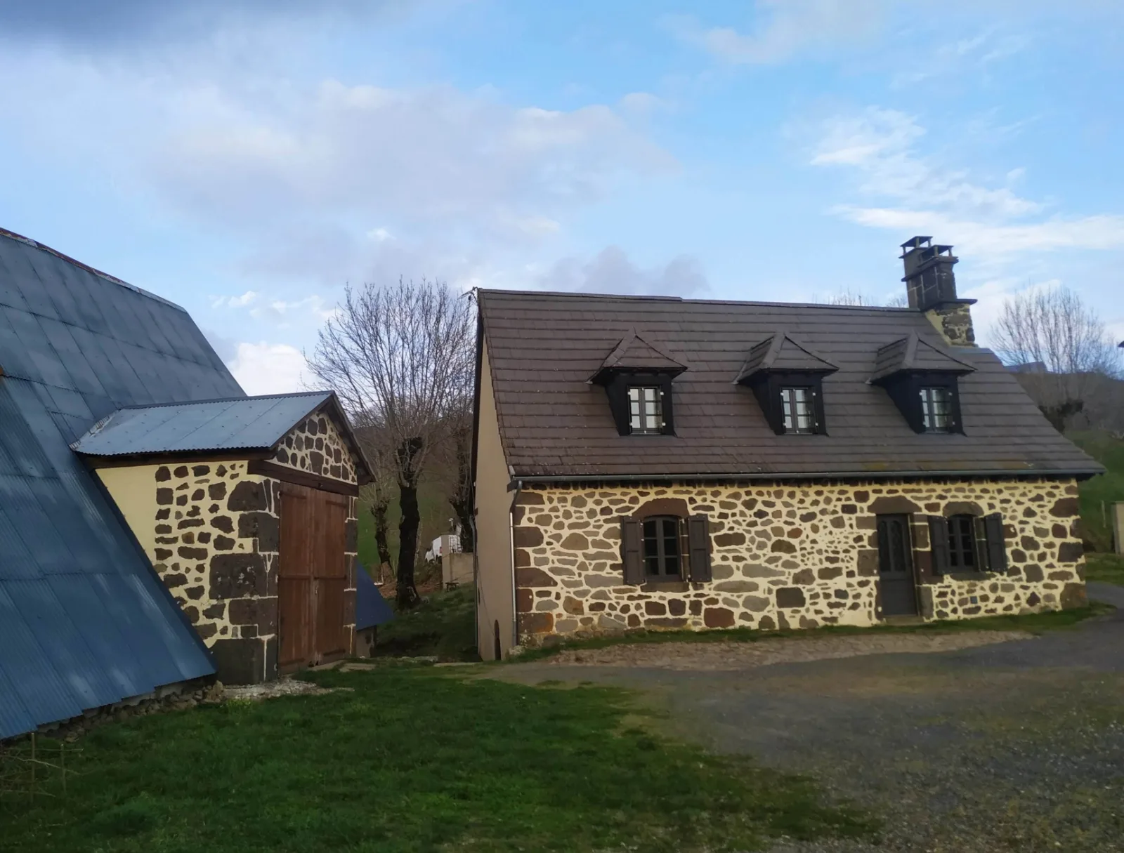 Corps de ferme en Cantal (15)