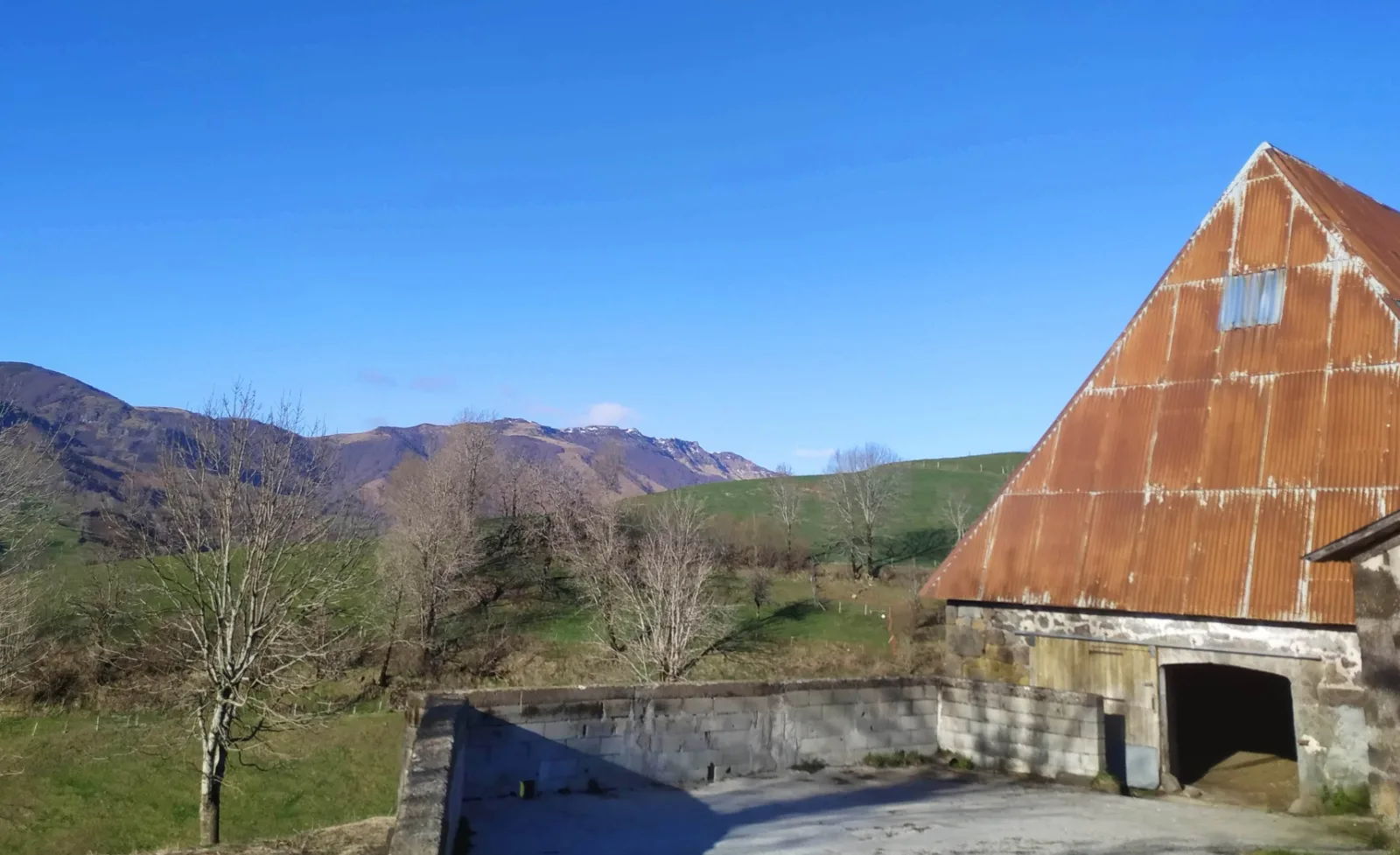 Corps de ferme – maison d’habitation – grange / étable - dépendance - 2ha de terrain - cadre rural — photo 2