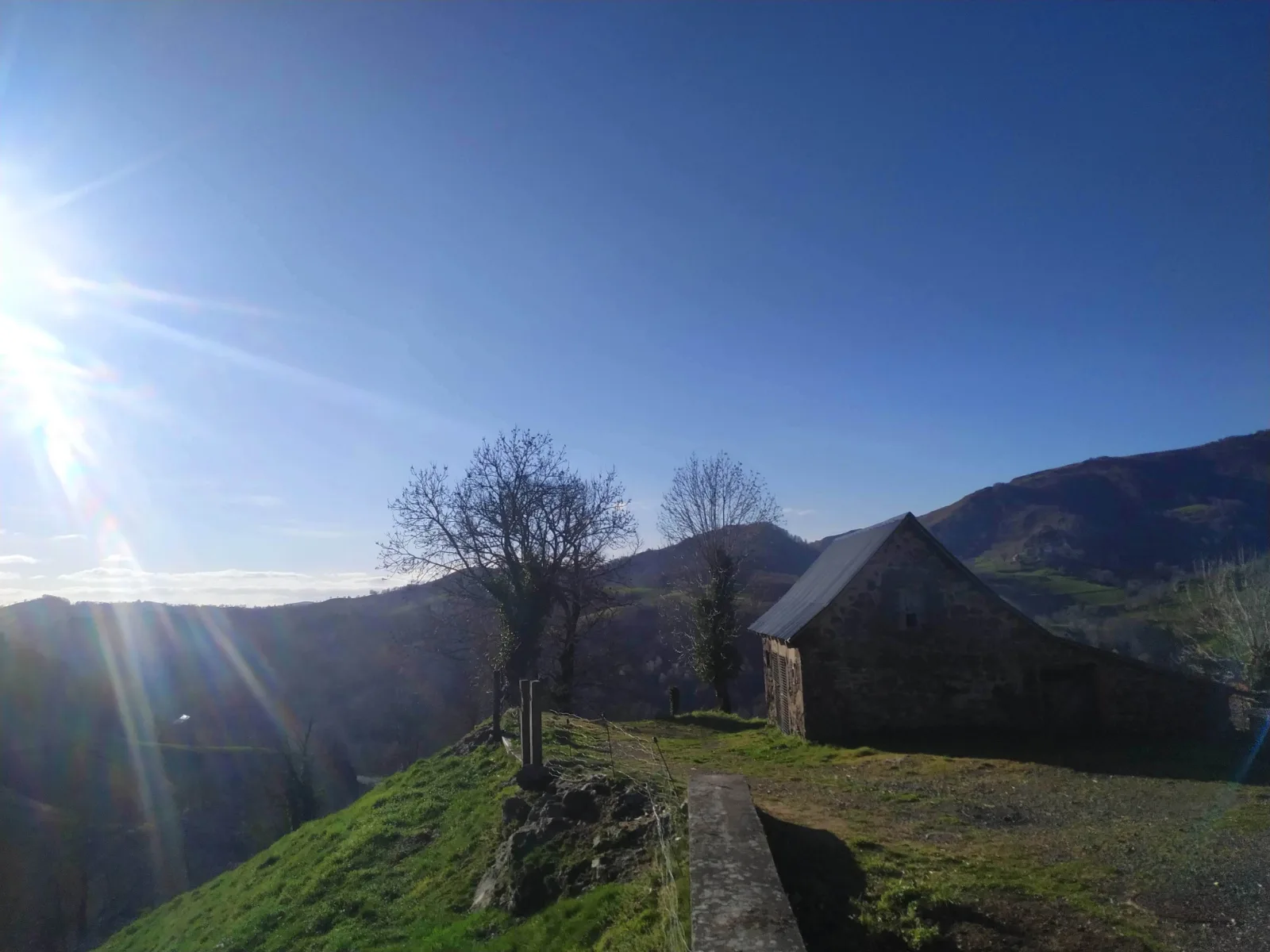 Corps de ferme – maison d’habitation – grange / étable - dépendance - 2ha de terrain - cadre rural — photo 3
